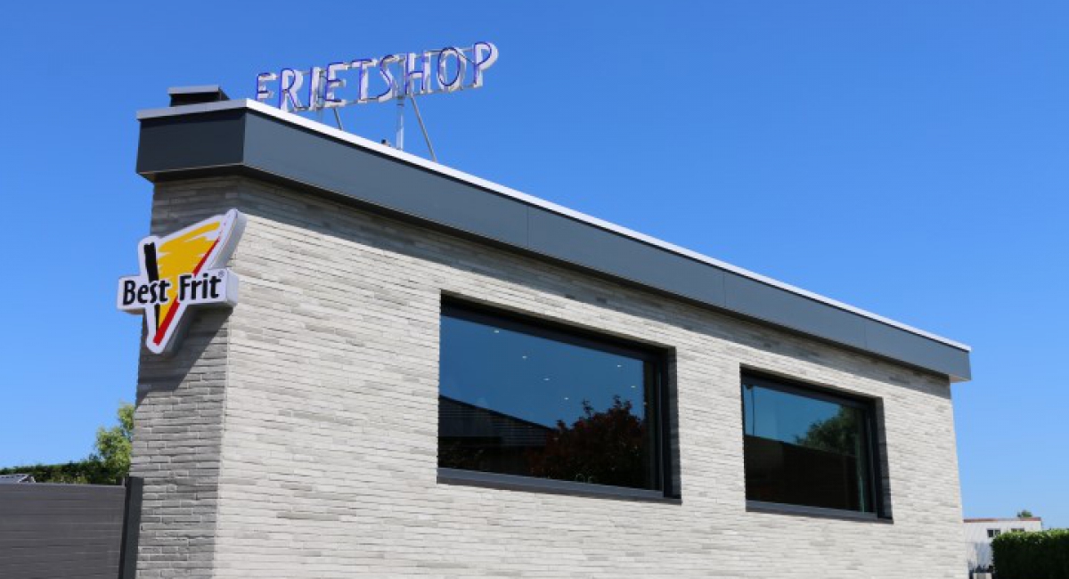 UITBREIDING FRITUUR