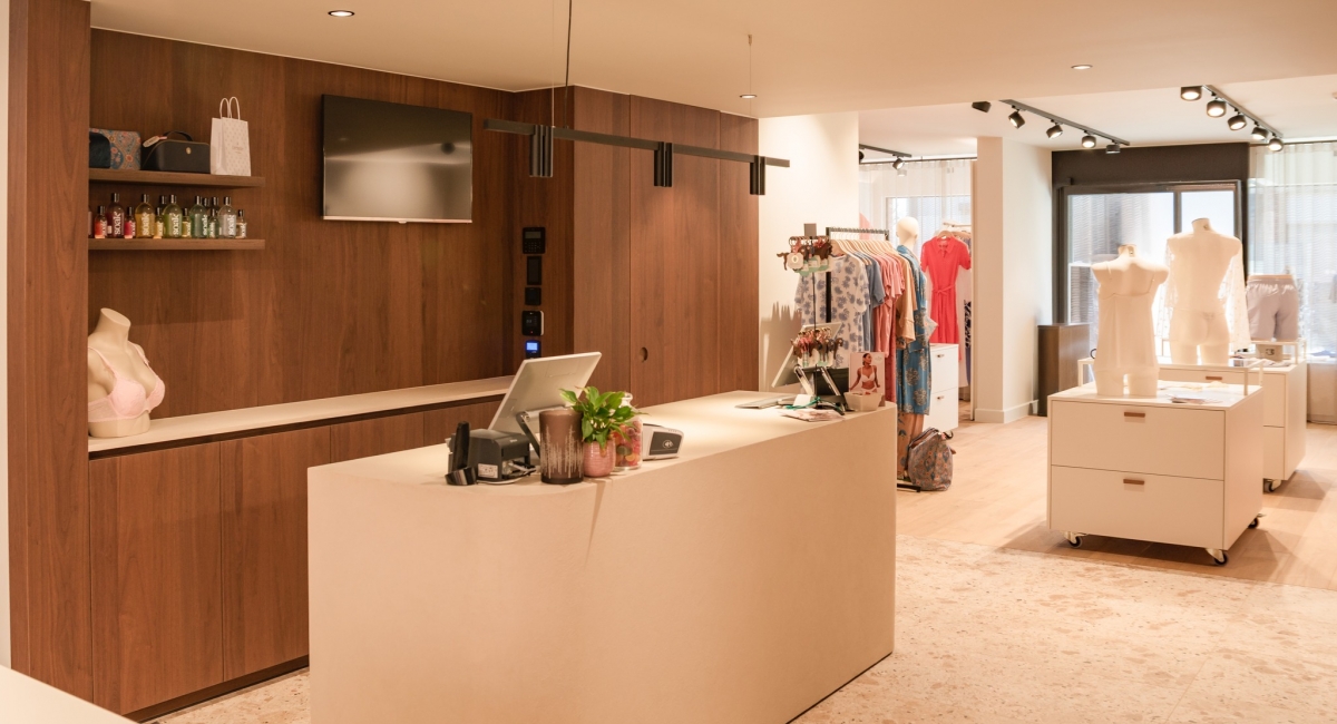 Verbouwing van handelsruimte met appartement