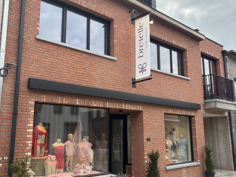Verbouwing van handelsruimte met appartement